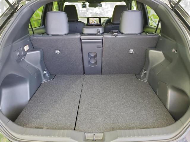 ヤリスクロス ハイブリッドＺ　保証書／ディスプレイオーディオ８インチ／トヨタセーフティセンス／シートヒーター　前席／パノラミックビューモニター／車線逸脱防止支援システム／シート　ハーフレザー　衝突被害軽減システム　全周囲カメラ（8枚目）