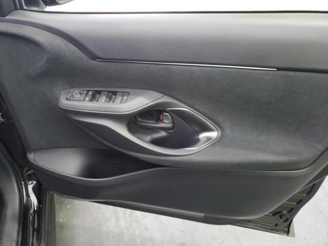 ヤリスクロス ハイブリッドＺ　保証書／ディスプレイオーディオ８インチ／トヨタセーフティセンス／シートヒーター　前席／パノラミックビューモニター／車線逸脱防止支援システム／シート　ハーフレザー　衝突被害軽減システム　全周囲カメラ（20枚目）