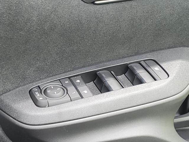 ヤリスクロス ハイブリッドＺ　保証書／ディスプレイオーディオ８インチ／トヨタセーフティセンス／シートヒーター　前席／パノラミックビューモニター／車線逸脱防止支援システム／シート　ハーフレザー　衝突被害軽減システム　全周囲カメラ（42枚目）