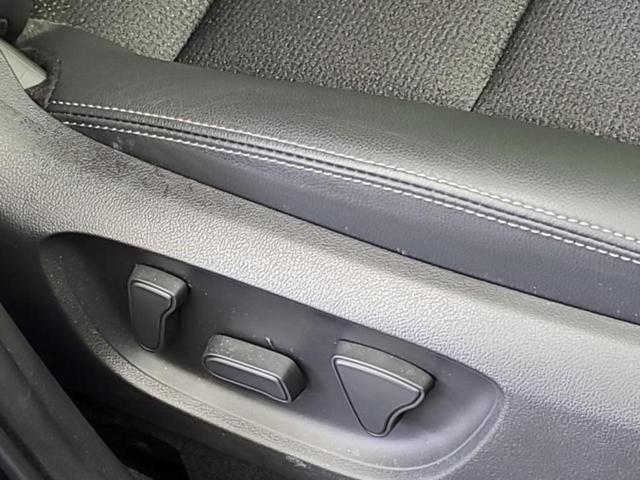 ヤリスクロス ハイブリッドＺ　保証書／ディスプレイオーディオ８インチ／トヨタセーフティセンス／シートヒーター　前席／パノラミックビューモニター／車線逸脱防止支援システム／シート　ハーフレザー　衝突被害軽減システム　全周囲カメラ（48枚目）