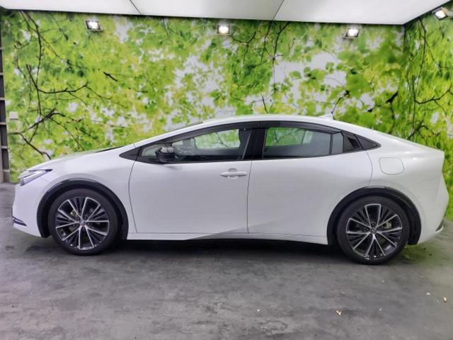 プリウス Ｚ　保証書／ディスプレイオーディオ＋ナビ／衝突安全装置／エアーシート　前席／全方位モニター／車線逸脱防止支援システム／シート　合皮／パーキングアシスト　バックガイド／電動バックドア　衝突被害軽減システム（2枚目）