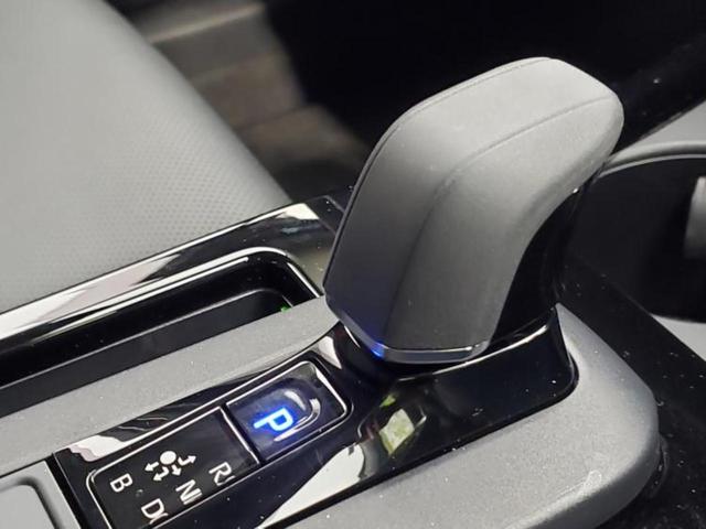 プリウス Ｚ　保証書／ディスプレイオーディオ＋ナビ／衝突安全装置／エアーシート　前席／全方位モニター／車線逸脱防止支援システム／シート　合皮／パーキングアシスト　バックガイド／電動バックドア　衝突被害軽減システム（25枚目）