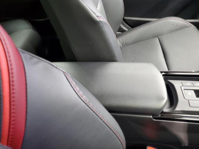 プリウス Ｚ　保証書／ディスプレイオーディオ＋ナビ／衝突安全装置／エアーシート　前席／全方位モニター／車線逸脱防止支援システム／シート　合皮／パーキングアシスト　バックガイド／電動バックドア　衝突被害軽減システム（33枚目）