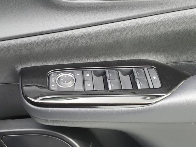 プリウス Ｚ　保証書／ディスプレイオーディオ＋ナビ／衝突安全装置／エアーシート　前席／全方位モニター／車線逸脱防止支援システム／シート　合皮／パーキングアシスト　バックガイド／電動バックドア　衝突被害軽減システム（41枚目）