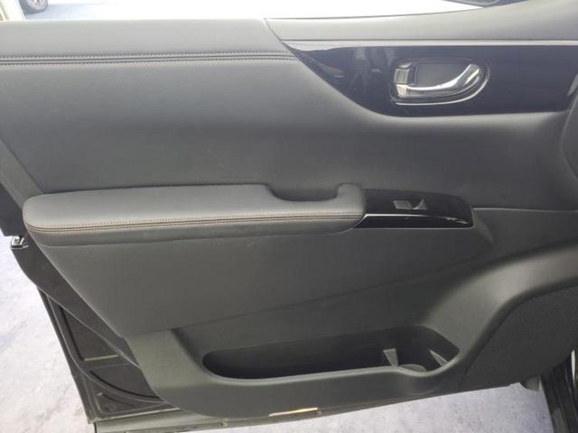 エルグランド ハイウェイスターＳアーバンクロム　新品タイヤ／保証書／純正　１０インチ　ＳＤナビ／エマージェンシーブレーキ／両側電動スライドドア／アラウンドビューモニター／車線逸脱防止支援システム／シート　ハーフレザー　衝突被害軽減システム　禁煙車（23枚目）