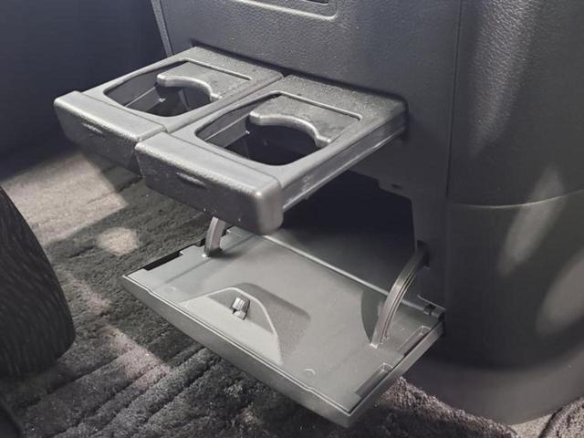 エルグランド ハイウェイスターＳアーバンクロム　新品タイヤ／保証書／純正　１０インチ　ＳＤナビ／エマージェンシーブレーキ／両側電動スライドドア／アラウンドビューモニター／車線逸脱防止支援システム／シート　ハーフレザー　衝突被害軽減システム　禁煙車（35枚目）