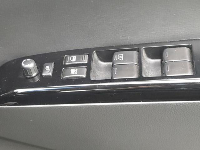 エルグランド ハイウェイスターＳアーバンクロム　新品タイヤ／保証書／純正　１０インチ　ＳＤナビ／エマージェンシーブレーキ／両側電動スライドドア／アラウンドビューモニター／車線逸脱防止支援システム／シート　ハーフレザー　衝突被害軽減システム　禁煙車（41枚目）