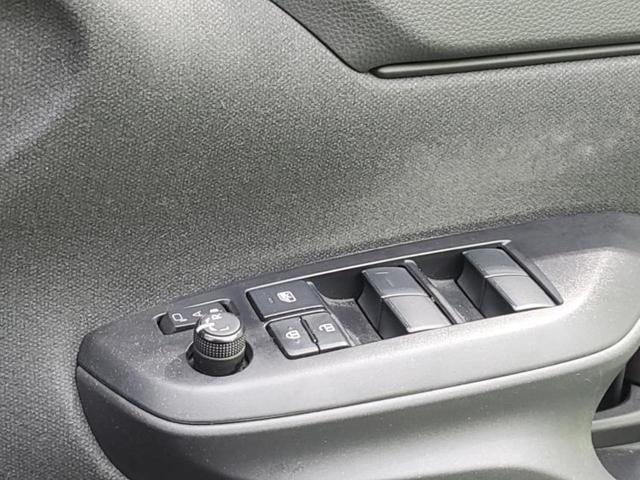 ヤリスクロス Ｘ　Ｂパッケージ　新品タイヤ／保証書／ディスプレイオーディオ＋ナビ／Ｂｌｕｅｔｏｏｔｈ接続／ＥＴＣ２．０／ＥＢＤ付ＡＢＳ／エアバッグ　運転席／エアバッグ　助手席／パワーウインドウ／エンジンスタートボタン　ワンオーナー（39枚目）