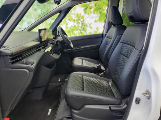 セレナ ｅパワーハイウェイスターＶ　純正　１２．３インチ　メモリーナビ／フリップダウンモニター　純正　１１インチ／インテリジェントルームミラー／エマージェンシーブレーキ／両側電動スライドドア／シートヒーター　前席　衝突被害軽減システム（7枚目）