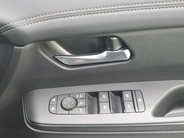 セレナ ｅパワーハイウェイスターＶ　純正　１２．３インチ　メモリーナビ／フリップダウンモニター　純正　１１インチ／インテリジェントルームミラー／エマージェンシーブレーキ／両側電動スライドドア／シートヒーター　前席　衝突被害軽減システム（42枚目）