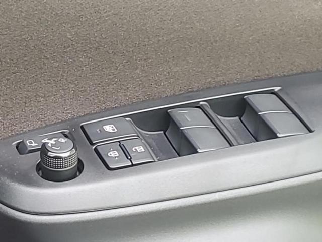 ヤリスクロス ハイブリッドＺ　モデリスタエアロ／保証書／ディスプレイオーディオ＋ナビ８インチ／トヨタセーフティセンス／シートヒーター　前席／パノラミックビューモニター／車線逸脱防止支援システム／登録済　衝突被害軽減システム　禁煙車（46枚目）