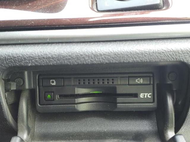 クラウンハイブリッド ハイブリッドロイヤルサルーン 保証書/純正 SDナビ/衝突安全装置/シートヒーター 前席/ヘッドランプ HID/Bluetooth接続/ETC/EBD付ABS/横滑り防止装置/アイドリングストップ/クルーズコントロール 電動シート(24枚目)