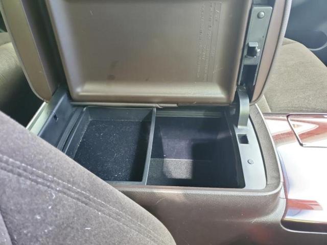 クラウンハイブリッド ハイブリッドロイヤルサルーン 保証書/純正 SDナビ/衝突安全装置/シートヒーター 前席/ヘッドランプ HID/Bluetooth接続/ETC/EBD付ABS/横滑り防止装置/アイドリングストップ/クルーズコントロール 電動シート(32枚目)