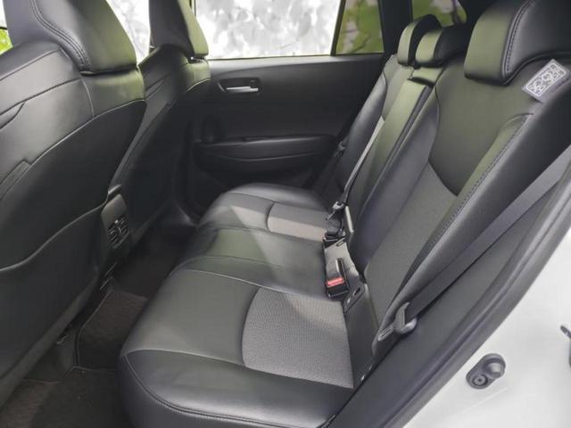 カローラクロス ハイブリッドＺ　保証書／純正　ＳＤナビ／トヨタセーフティセンス／シートヒーター　前席／パノラミックビューモニター／車線逸脱防止支援システム／シート　ハーフレザー／電動バックドア／ヘッドランプ　ＬＥＤ　全周囲カメラ（7枚目）