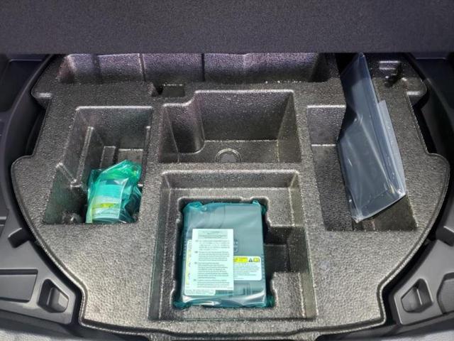 カローラクロス ハイブリッドＺ　保証書／純正　ＳＤナビ／トヨタセーフティセンス／シートヒーター　前席／パノラミックビューモニター／車線逸脱防止支援システム／シート　ハーフレザー／電動バックドア／ヘッドランプ　ＬＥＤ　全周囲カメラ（26枚目）