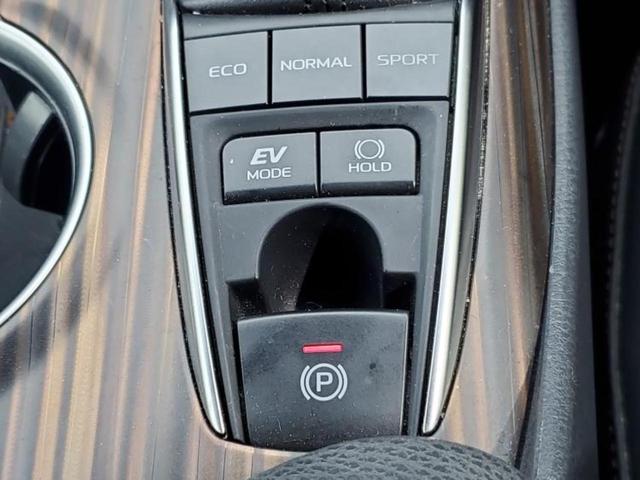 カムリ Ｇレザーパッケージ　新品タイヤ／保証書／ディスプレイオーディオ＋ナビ８インチ／トヨタセーフティセンス／シートヒーター　前席／車線逸脱防止支援システム／シート　合皮／ドライブレコーダー　社外　衝突被害軽減システム　禁煙車（27枚目）