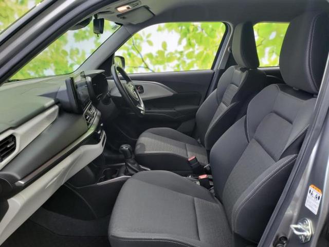 スイフト ハイブリッドＭＸ　保証書／純正　９インチ　メモリーナビ／セーフティサポート（スズキ）／シートヒーター／全方位モニター／車線逸脱防止支援システム／ヘッドランプ　ＬＥＤ／Ｂｌｕｅｔｏｏｔｈ接続／ＥＢＤ付ＡＢＳ　全周囲カメラ（6枚目）