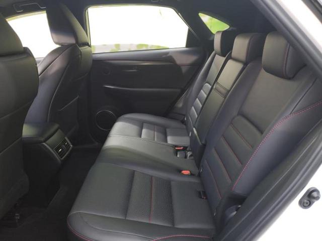 ＮＸ ４ＷＤ　ＮＸ３００ｈ　Ｆスポーツ　サンルーフ／保証書／純正　ＳＤナビ／プリクラッシュセーフティ／シートヒーター　前席／パノラミックビューモニター／車線逸脱防止支援システム／シート　フルレザー／ヘッドランプ　ＬＥＤ／ＵＳＢジャック（7枚目）