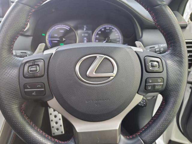 ＮＸ ４ＷＤ　ＮＸ３００ｈ　Ｆスポーツ　サンルーフ／保証書／純正　ＳＤナビ／プリクラッシュセーフティ／シートヒーター　前席／パノラミックビューモニター／車線逸脱防止支援システム／シート　フルレザー／ヘッドランプ　ＬＥＤ／ＵＳＢジャック（15枚目）