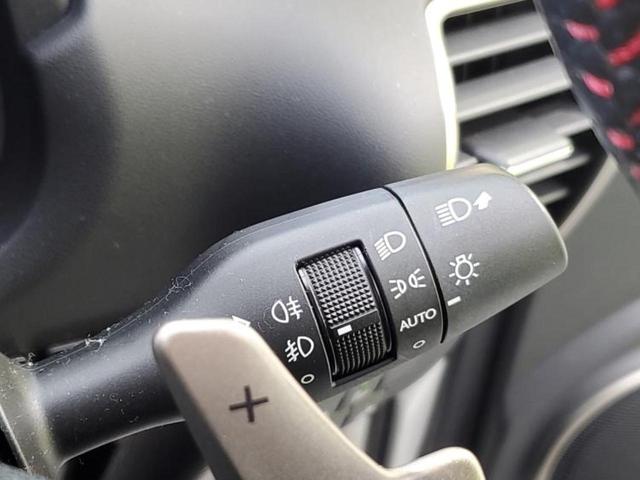 ＮＸ ４ＷＤ　ＮＸ３００ｈ　Ｆスポーツ　サンルーフ／保証書／純正　ＳＤナビ／プリクラッシュセーフティ／シートヒーター　前席／パノラミックビューモニター／車線逸脱防止支援システム／シート　フルレザー／ヘッドランプ　ＬＥＤ／ＵＳＢジャック（16枚目）