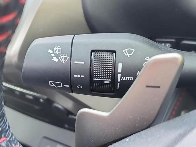 ＮＸ ４ＷＤ　ＮＸ３００ｈ　Ｆスポーツ　サンルーフ／保証書／純正　ＳＤナビ／プリクラッシュセーフティ／シートヒーター　前席／パノラミックビューモニター／車線逸脱防止支援システム／シート　フルレザー／ヘッドランプ　ＬＥＤ／ＵＳＢジャック（17枚目）