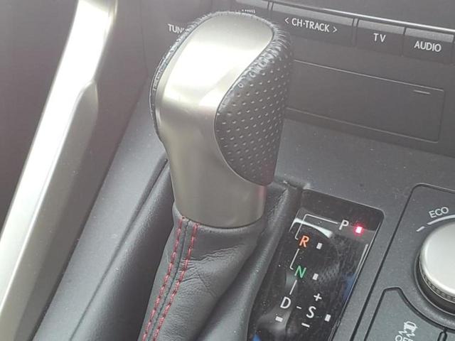 ＮＸ ４ＷＤ　ＮＸ３００ｈ　Ｆスポーツ　サンルーフ／保証書／純正　ＳＤナビ／プリクラッシュセーフティ／シートヒーター　前席／パノラミックビューモニター／車線逸脱防止支援システム／シート　フルレザー／ヘッドランプ　ＬＥＤ／ＵＳＢジャック（18枚目）