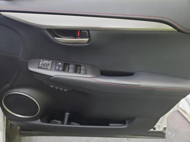 ＮＸ ４ＷＤ　ＮＸ３００ｈ　Ｆスポーツ　サンルーフ／保証書／純正　ＳＤナビ／プリクラッシュセーフティ／シートヒーター　前席／パノラミックビューモニター／車線逸脱防止支援システム／シート　フルレザー／ヘッドランプ　ＬＥＤ／ＵＳＢジャック（20枚目）
