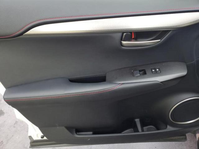ＮＸ ４ＷＤ　ＮＸ３００ｈ　Ｆスポーツ　サンルーフ／保証書／純正　ＳＤナビ／プリクラッシュセーフティ／シートヒーター　前席／パノラミックビューモニター／車線逸脱防止支援システム／シート　フルレザー／ヘッドランプ　ＬＥＤ／ＵＳＢジャック（21枚目）