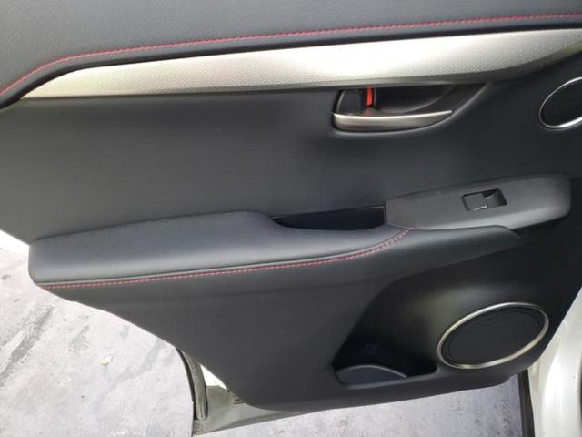 ＮＸ ４ＷＤ　ＮＸ３００ｈ　Ｆスポーツ　サンルーフ／保証書／純正　ＳＤナビ／プリクラッシュセーフティ／シートヒーター　前席／パノラミックビューモニター／車線逸脱防止支援システム／シート　フルレザー／ヘッドランプ　ＬＥＤ／ＵＳＢジャック（23枚目）