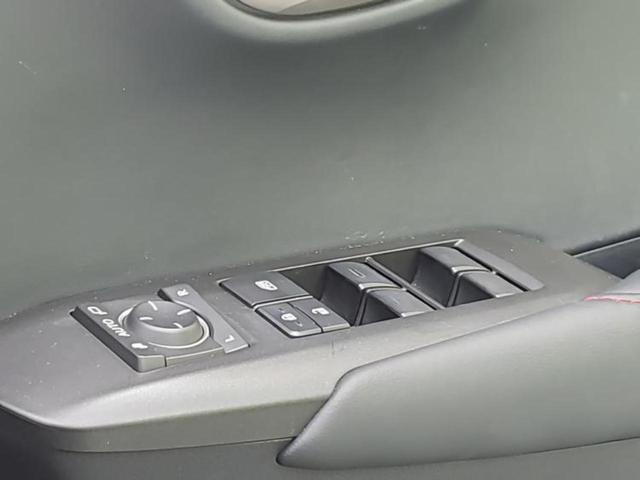 ＮＸ ４ＷＤ　ＮＸ３００ｈ　Ｆスポーツ　サンルーフ／保証書／純正　ＳＤナビ／プリクラッシュセーフティ／シートヒーター　前席／パノラミックビューモニター／車線逸脱防止支援システム／シート　フルレザー／ヘッドランプ　ＬＥＤ／ＵＳＢジャック（41枚目）