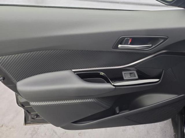 Ｃ－ＨＲ Ｓ　ＧＲスポーツ　新品タイヤ／保証書／ディスプレイオーディオ８インチ／トヨタセーフティセンス／シートヒーター　前席／パノラミックビューモニター／車線逸脱防止支援システム／シート　ハーフレザー　衝突被害軽減システム（21枚目）