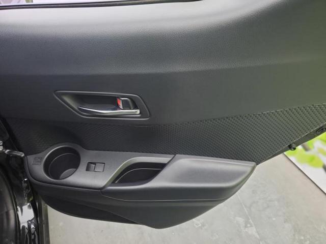 Ｃ－ＨＲ Ｓ　ＧＲスポーツ　新品タイヤ／保証書／ディスプレイオーディオ８インチ／トヨタセーフティセンス／シートヒーター　前席／パノラミックビューモニター／車線逸脱防止支援システム／シート　ハーフレザー　衝突被害軽減システム（22枚目）