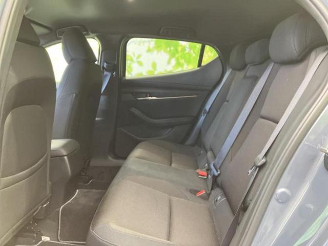 ＭＡＺＤＡ３ファストバック １５Ｓツーリング　保証書／ディスプレイオーディオ１０インチ／アイアクティブセンス（マツダ）／３６０°ビューモニター／車線逸脱防止支援システム／ヘッドランプ　ＬＥＤ／ＵＳＢジャック／Ｂｌｕｅｔｏｏｔｈ接続　ワンオーナー（7枚目）