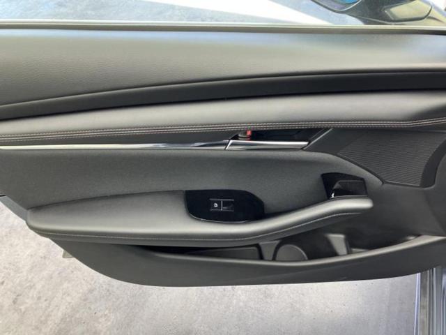 ＭＡＺＤＡ３ファストバック １５Ｓツーリング　保証書／ディスプレイオーディオ１０インチ／アイアクティブセンス（マツダ）／３６０°ビューモニター／車線逸脱防止支援システム／ヘッドランプ　ＬＥＤ／ＵＳＢジャック／Ｂｌｕｅｔｏｏｔｈ接続　ワンオーナー（21枚目）