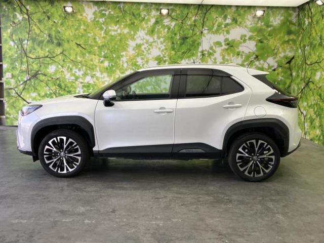 ヤリスクロス ハイブリッドＺアドベンチャー　保証書／ディスプレイオーディオ＋ナビ８インチ／トヨタセーフティセンス／シートヒーター　前席／パノラミックビューモニター／車線逸脱防止支援システム／シート　合皮／ドライブレコーダー　前後　全周囲カメラ（2枚目）