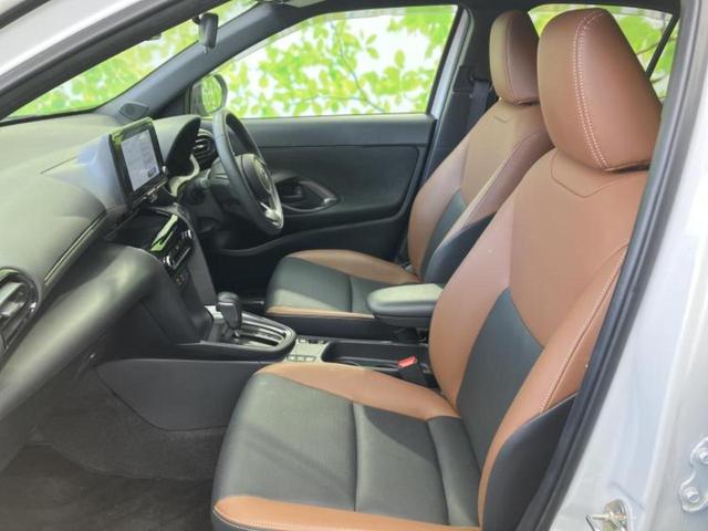 ヤリスクロス ハイブリッドＺアドベンチャー　保証書／ディスプレイオーディオ＋ナビ８インチ／トヨタセーフティセンス／シートヒーター　前席／パノラミックビューモニター／車線逸脱防止支援システム／シート　合皮／ドライブレコーダー　前後　全周囲カメラ（6枚目）