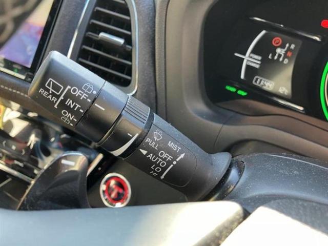 ヴェゼル ハイブリッドRS・ホンダセンシング 保証書/純正 SDナビ/シートヒーター/シート ハーフレザー/ヘッドランプ HID/Bluetooth接続/EBD付ABS/横滑り防止装置/アイドリングストップ/バックモニター/フルセグTV(16枚目)