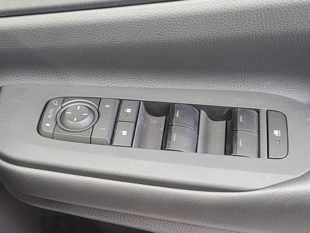 プリウス Ｘ　モデリスタエアロ／保証書／ディスプレイオーディオ＋ナビ／トヨタセーフティセンス／車線逸脱防止支援システム／ヘッドランプ　ＬＥＤ／Ｂｌｕｅｔｏｏｔｈ接続／ＥＴＣ２．０／ＥＢＤ付ＡＢＳ　フルエアロ　禁煙車（40枚目）