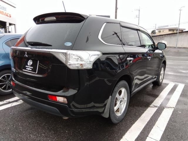 アウトランダーＰＨＥＶ Ｇナビパッケージ　ワンオーナー　キーレス　ワンセグ　ナビ＆ＴＶ　エアバッグ　オートマ　フル装備　ＨＩＤヘッドライト　ＥＴＣ　スマートキー（3枚目）