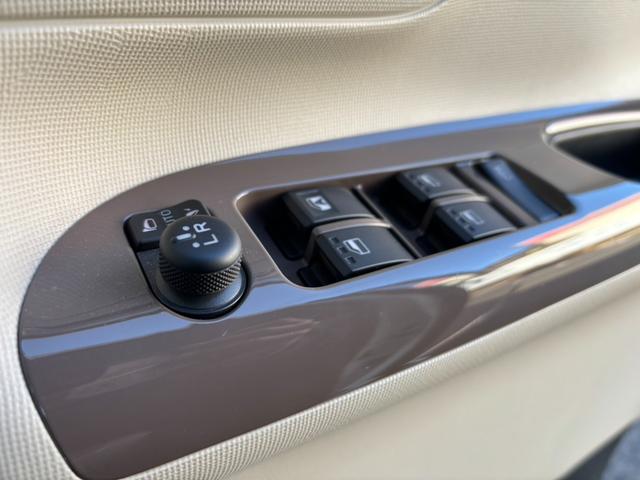 ムーヴキャンバス Ｘリミテッドメイクアップ　ＳＡＩＩ　★禁煙車　★純正ナビ　★バックカメラ　★両替電動スライドドア　★ＥＴＣ車載器　★スマートアシスト（安全装置）　★ソケット　ＵＳＢケーブル　★ＩＳＯＦＩＸ（17枚目）