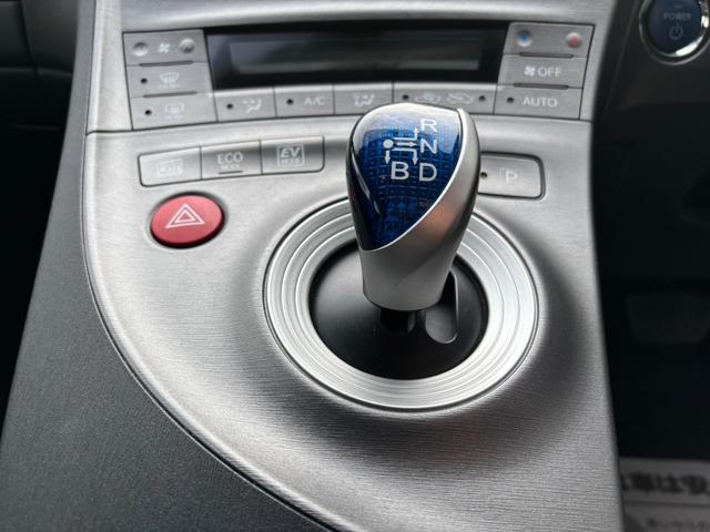 プリウス Sツーリングセレクション ★禁煙車 ★1オーナ ★ナビ ★バックアイカメラ ★ISOFIX ★チャイルドロック ★格納ミラー ★フォグランプ(15枚目)