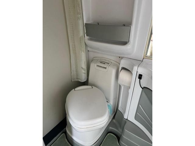 ボンゴトラック 4WD ガソリン車なので何処でも登録できます。Tベルト交換済み シンク ガス2口 トイレ 洗面所冷蔵庫 TV サイドオーニング(18枚目)