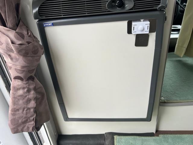 ボンゴトラック 4WD ガソリン車なので何処でも登録できます。Tベルト交換済み シンク ガス2口 トイレ 洗面所冷蔵庫 TV サイドオーニング(19枚目)