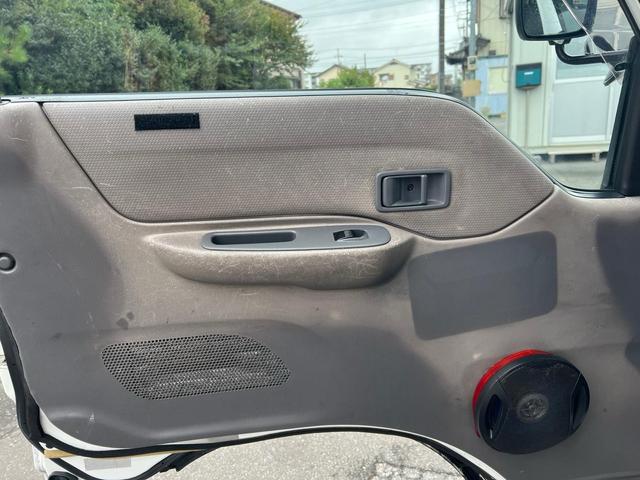 ボンゴトラック 4WD ガソリン車なので何処でも登録できます。Tベルト交換済み シンク ガス2口 トイレ 洗面所冷蔵庫 TV サイドオーニング(27枚目)