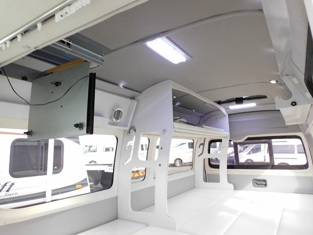 キャンピングカー S&H製 オリジナルキャンパー 2700ccガソリン ポップアップルーフ 窓埋め 9名乗車4名就寝 リアラダー シンク アウターシャワー ツインサブBT 1500Wインバーター(10枚目)