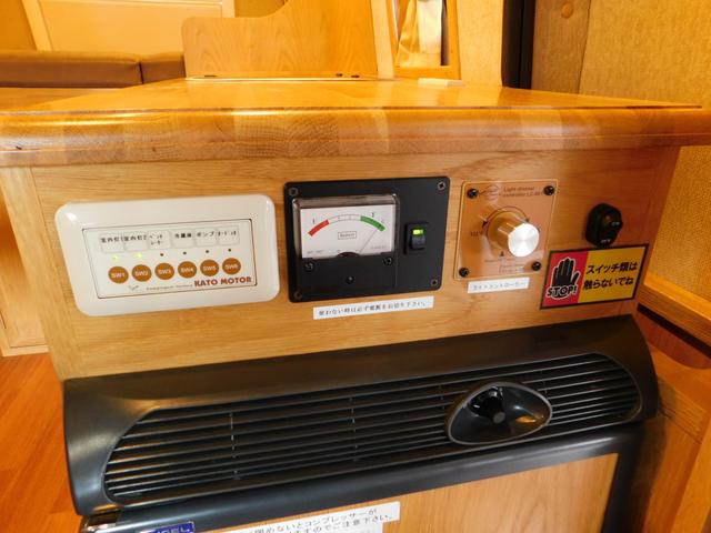 キャンピングカー カトーモーター DD 2700ccガソリン 冷蔵庫 FFヒーター ツインサブBT 外部電源・充電器 3000Wインバーター マックスファン サイドオーニング レカロシート2脚 スタビ(11枚目)