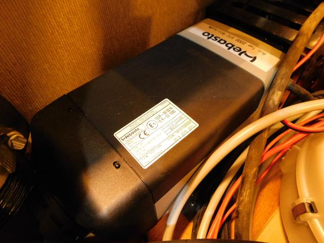 キャンピングカー カトーモーター DD 2700ccガソリン 冷蔵庫 FFヒーター ツインサブBT 外部電源・充電器 3000Wインバーター マックスファン サイドオーニング レカロシート2脚 スタビ(46枚目)
