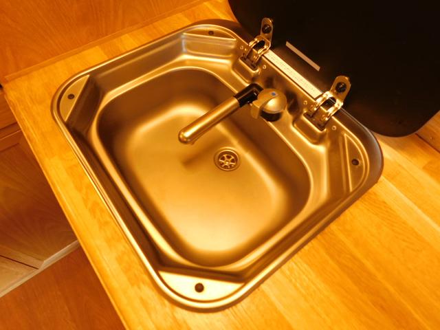 キャンピングカー カトーモーター DD 2700ccガソリン 冷蔵庫 FFヒーター ツインサブBT 外部電源・充電器 3000Wインバーター マックスファン サイドオーニング レカロシート2脚 スタビ(53枚目)