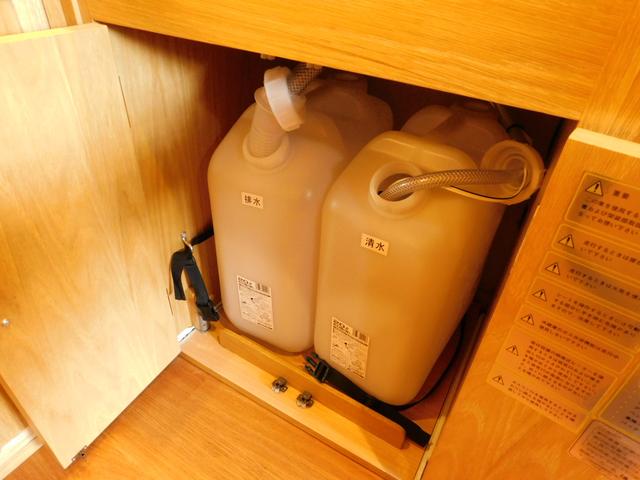 キャンピングカー カトーモーター DD 2700ccガソリン 冷蔵庫 FFヒーター ツインサブBT 外部電源・充電器 3000Wインバーター マックスファン サイドオーニング レカロシート2脚 スタビ(54枚目)