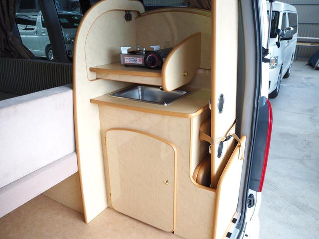 キャンピングカー ハイエース3型 ノースライフ製トラベルスター FFヒーター ツインサブ 後部モニター マックスファン 網戸3枚 シェード シンク カセットコンロ 9名乗車3名就寝 新品タイヤ(11枚目)